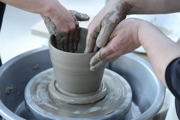 【栃木・益子焼】湯呑・コーヒーカップなど4点も作れる陶芸体験（お子様連れ家族限定）