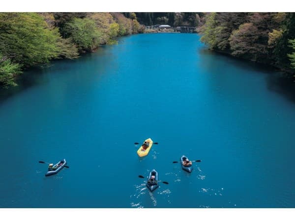ワンちゃんも参加OK！関東屈指の透明度を誇る青い湖「四万湖」パックラフト周遊ツアー - 群馬
