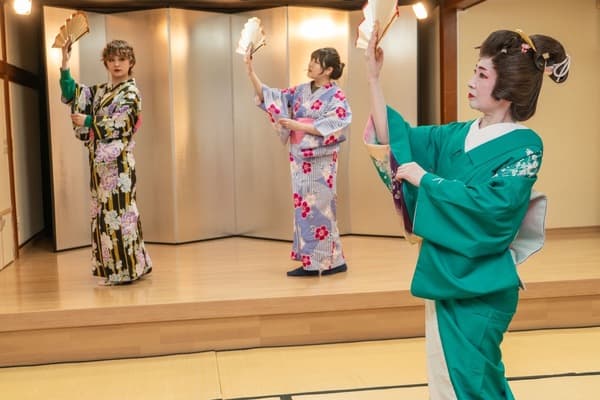 嬉野温泉ことぶき屋　ゆかた姿de日本舞踊のお稽古体験 - 佐賀