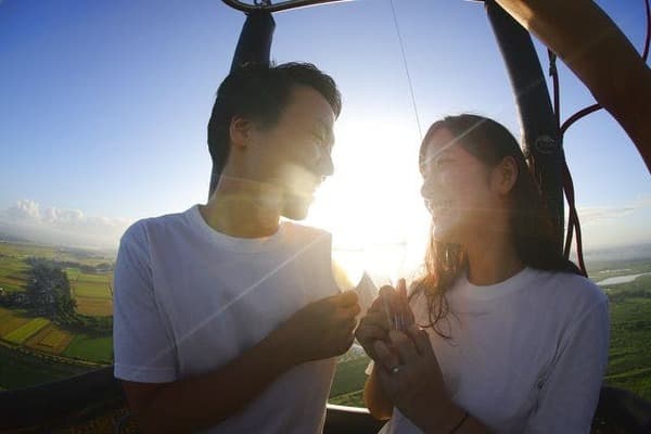 【土日祝】早朝のロマンティックな時間を過ごす熱気球フリーフライト体験